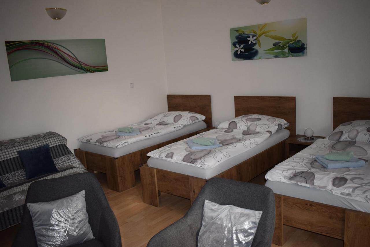 Bile Domky Lägenhet Lednice Exteriör bild