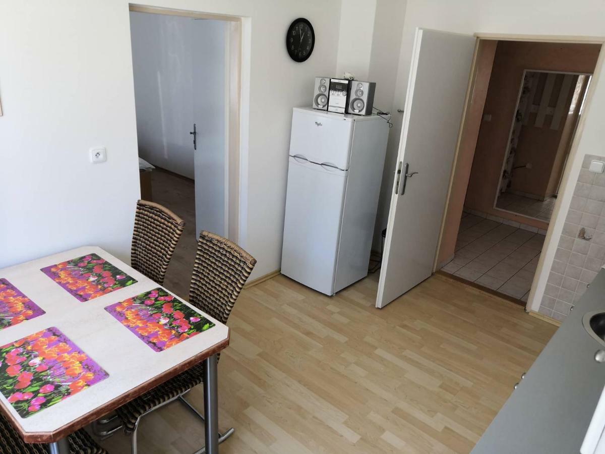 Bile Domky Lägenhet Lednice Exteriör bild