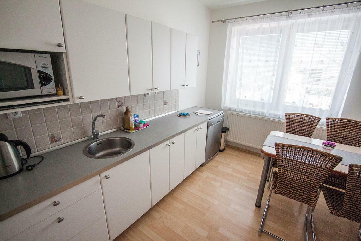 Bile Domky Lägenhet Lednice Exteriör bild