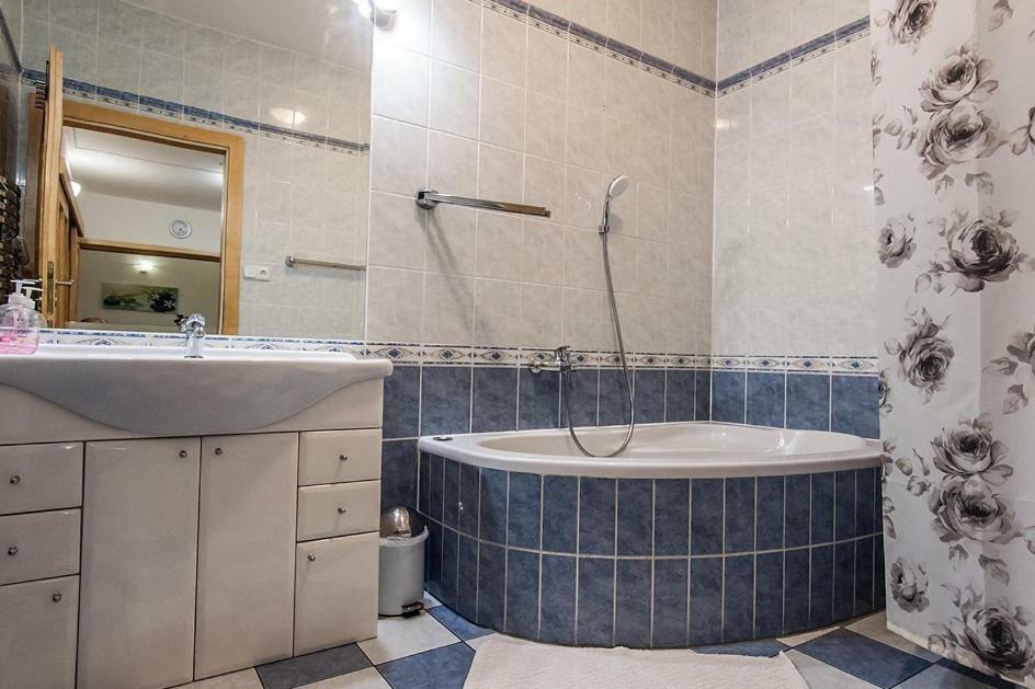 Bile Domky Lägenhet Lednice Exteriör bild